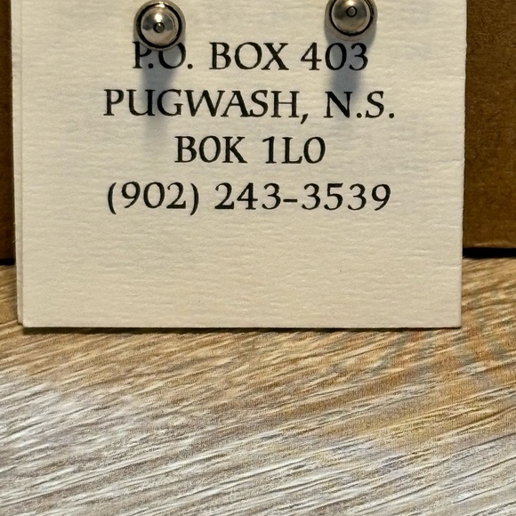 Hand sculpted earrings - Picture 4 of 4